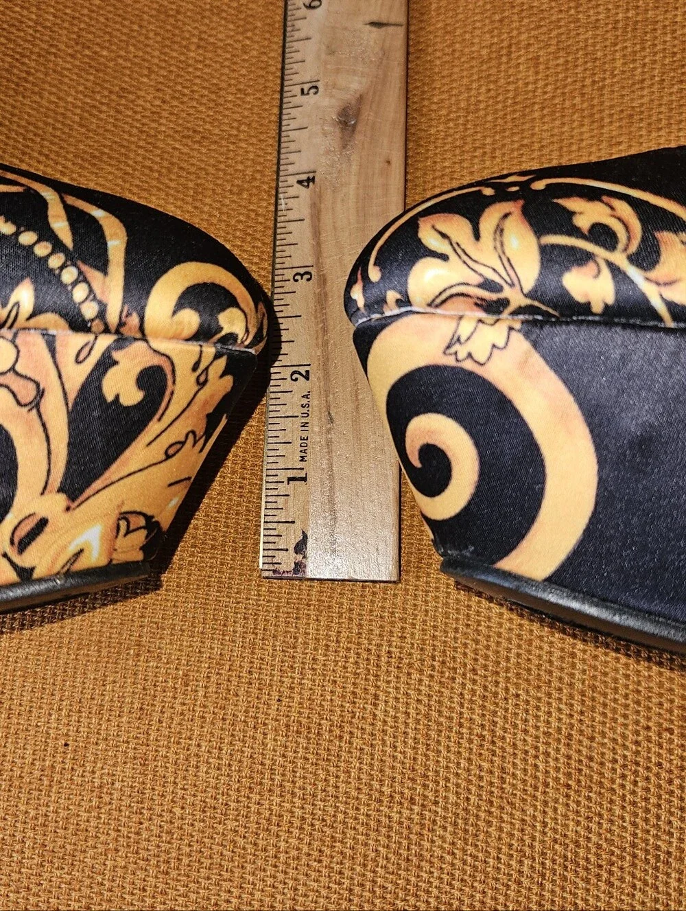 MADISON by SHOE DAZZLER Miya Platform Wedge Pumps Black and Gold Print Sz 8.5